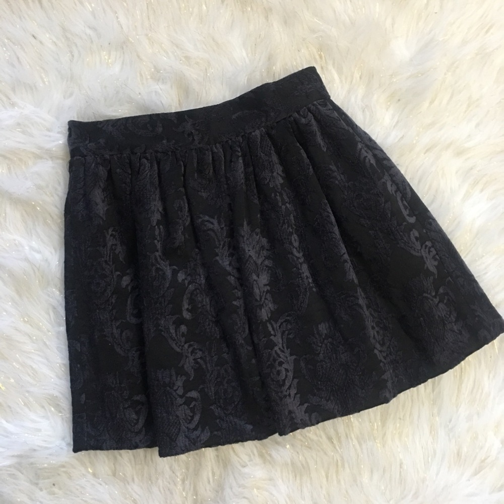 3/$25 BB Dakota skirt size 4